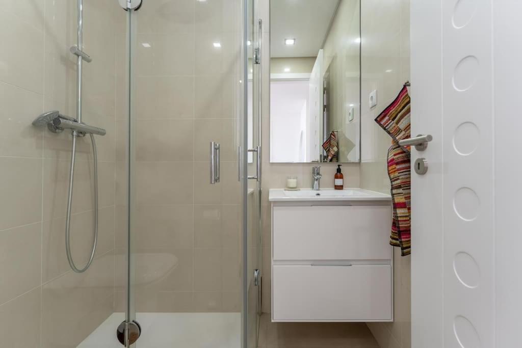 Bay View Apartment *