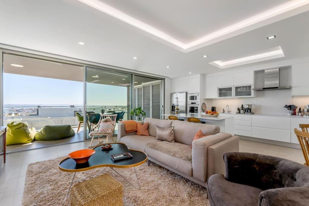 Bay View Apartment *